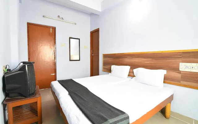 SPOT ON 39866 Hotel Dhruvathara