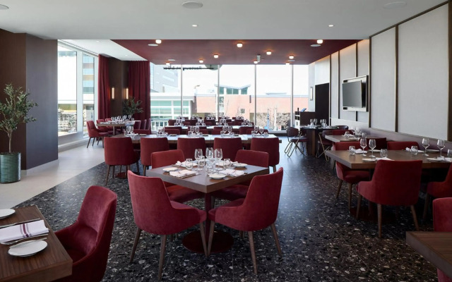 Courtyard Montreal Laval