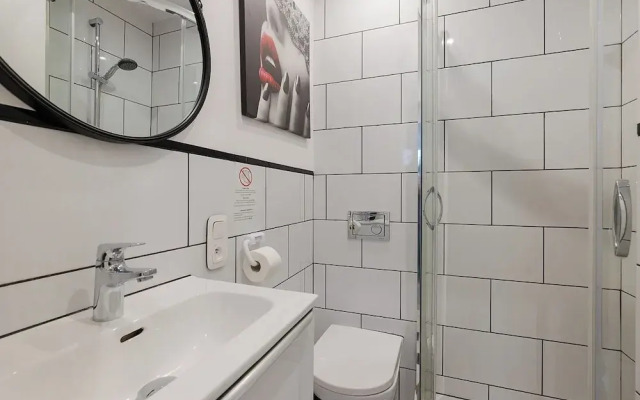 UNIT Warszawa Centrum Room by Metro Rondo ONZ