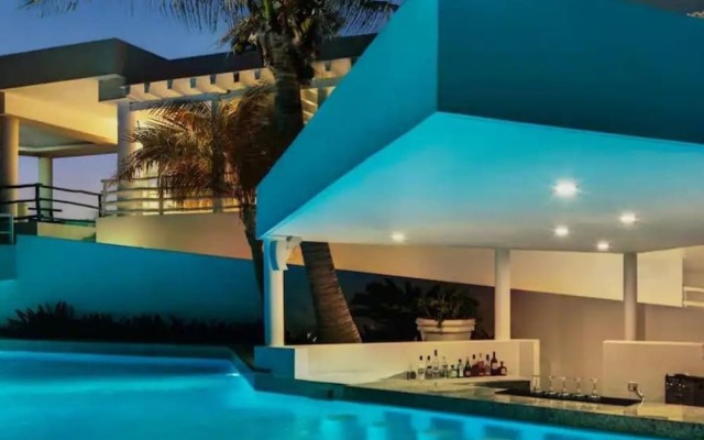 Oceanfront Studio Magnificent Views