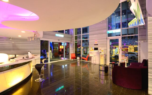 Yanold Fashion Spring House