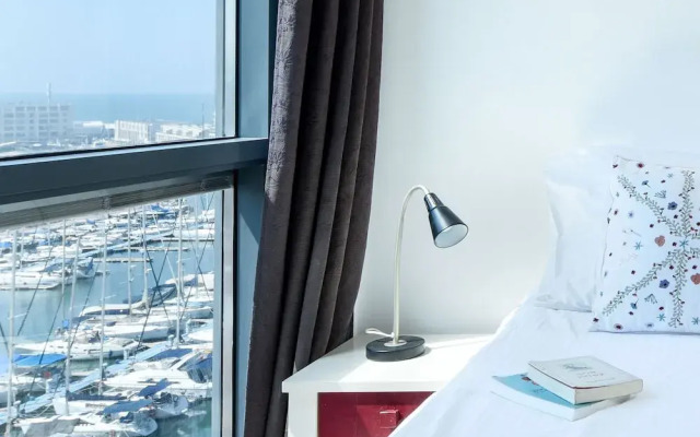 Deluxe 3 BD Marina Apartment in Herzylia