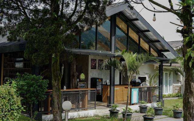 Ariandri Hotel & Resort 