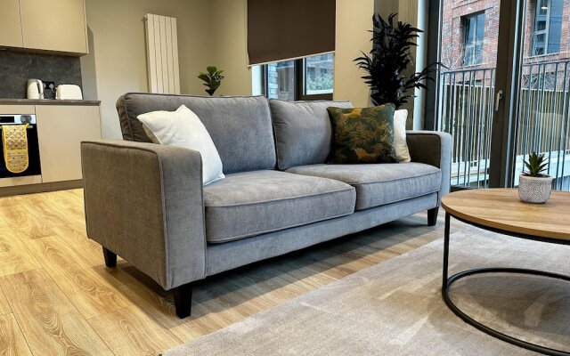 Spacious & Luxurious 2-bed Apartment in London