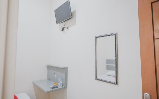 RedDoorz near CBD Ciledug