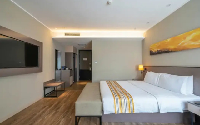 Homeinn Plus Hotel (Shenyang Sanhao Street Shengjing Hospital)