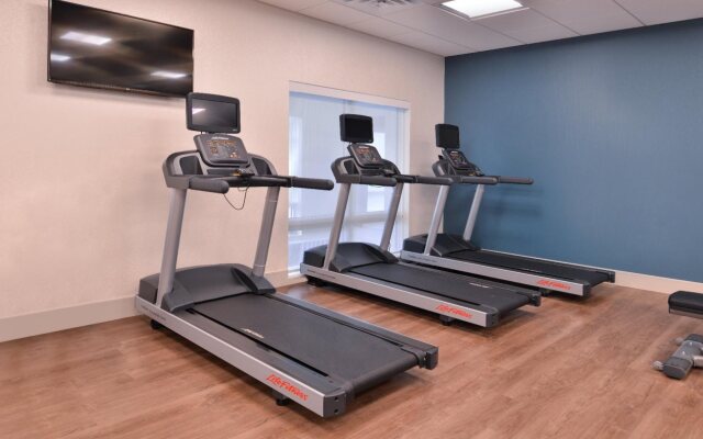 Holiday Inn Express & Suites Marshalltown by IHG