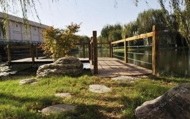 Shaanxi Huafu Palace Hotel (Weiyanghu Park)