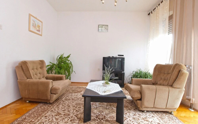 Apartment 711