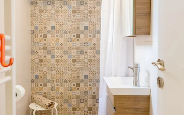 Grandma's Chic & Bright Athenian Home with a Patio