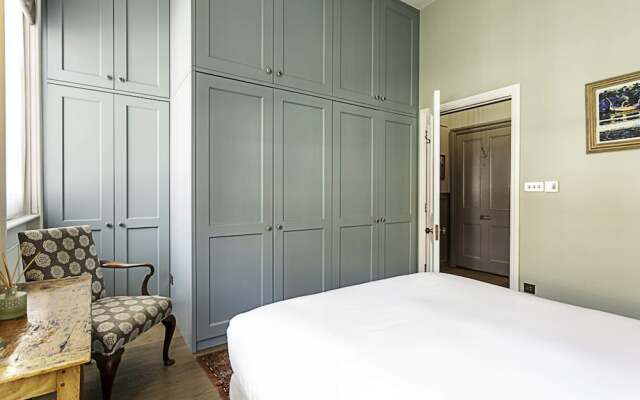 Well-designed Chelsea Flat