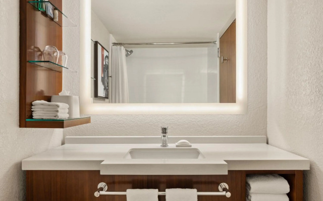 Delta Hotels by Marriott Minneapolis Northeast