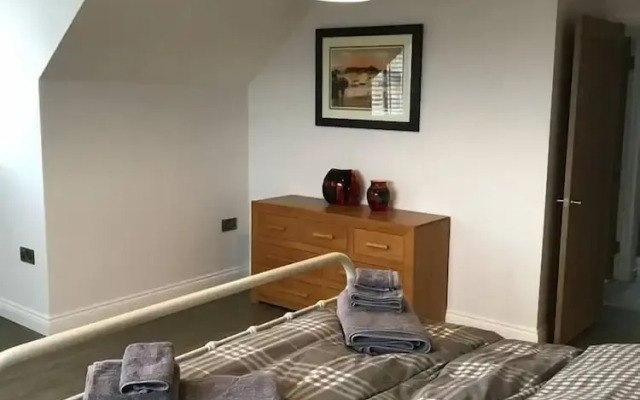 High Specification Coach House, Ebford