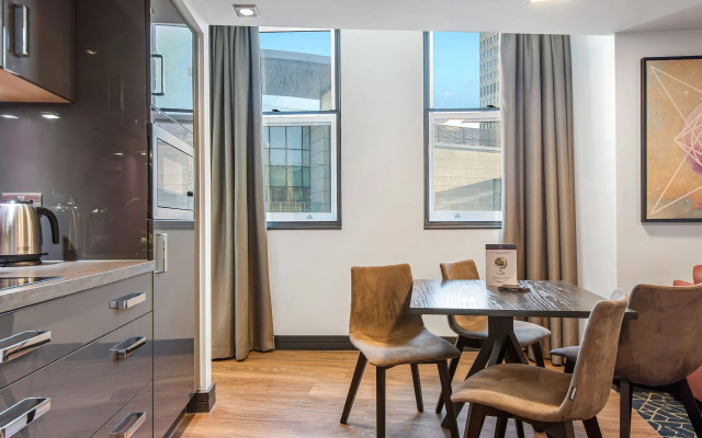 Roomzzz Manchester Victoria