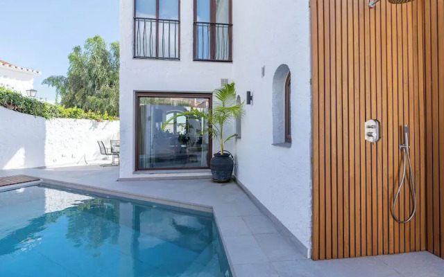 Luxury House With Private Heated Pool in Nerja!