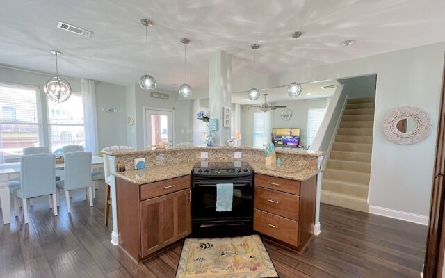 Sea-renity 3 Bedroom Home by Redawning