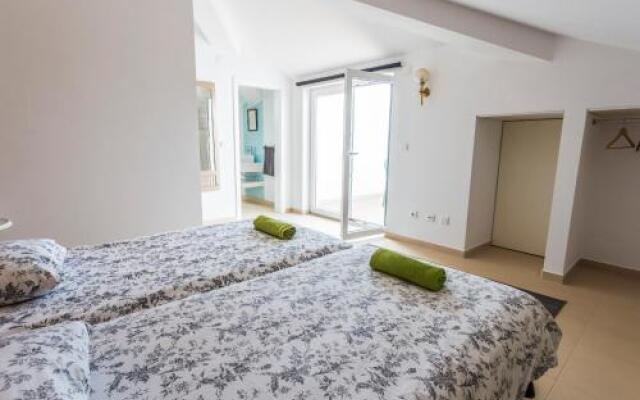 The Maverick Surfvillas