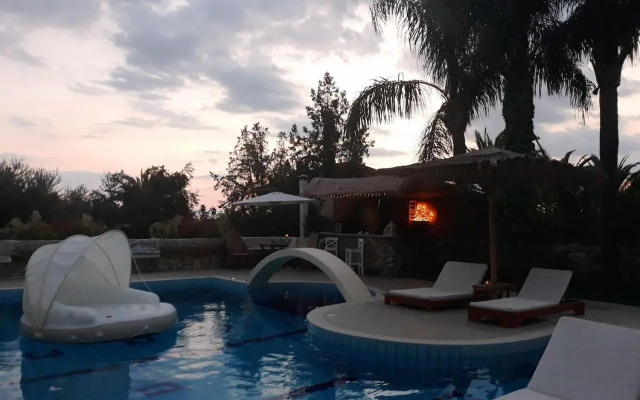 Luxury Country House in Kalamata / SP