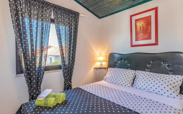 Amazing Home in Klimno With Wifi and 5 Bedrooms
