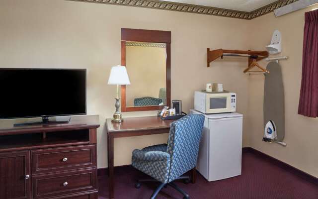 Super 8 by Wyndham Greenville