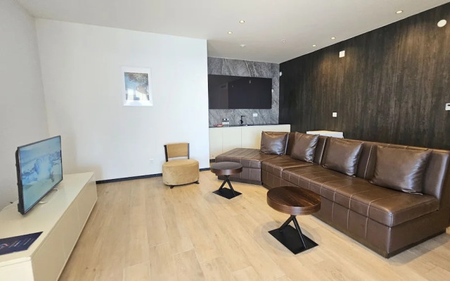 Royalis Suites