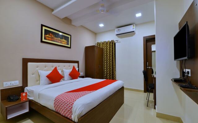 OYO 11523 Crown Club