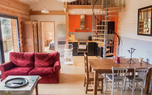 Cozy Holiday Home in Saint-privat-d'allier Near River