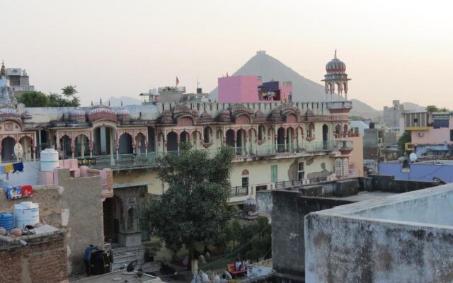 Hotel Poonam Pushkar