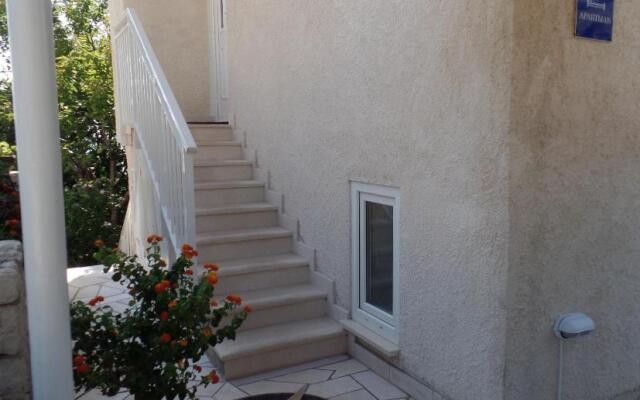 Apartment 4M