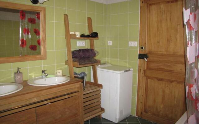 Gîte Apinac, 4 pièces, 6 personnes - FR-1-496-188