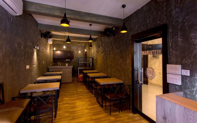 OYO 15974 Hala Residency