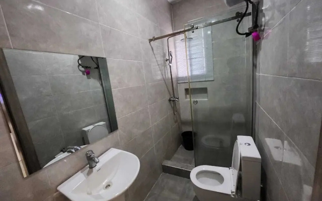 Charming 2- Bedroom Duplex