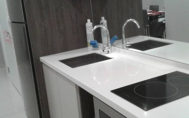 Robertson Suites Z