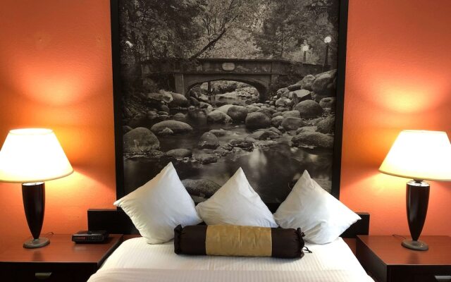 Super 8 by Wyndham Ontario