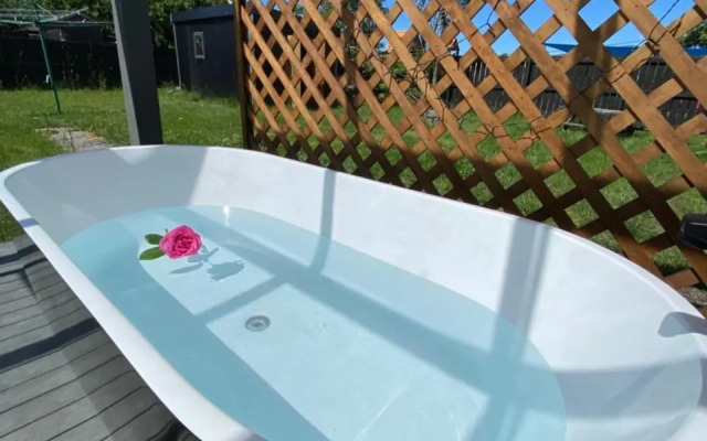 Studio Unit with Outdoor Bathtub