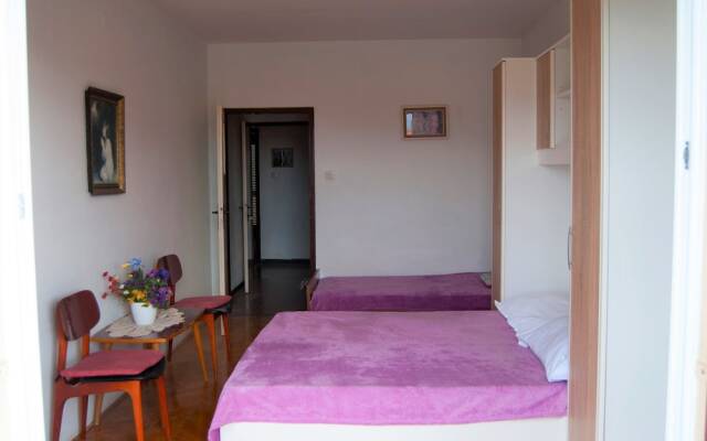 Apartments and Rooms Slavica