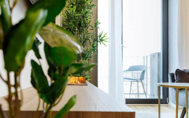 Sunny 2BR Flat - Top Location - Amazing Balcony