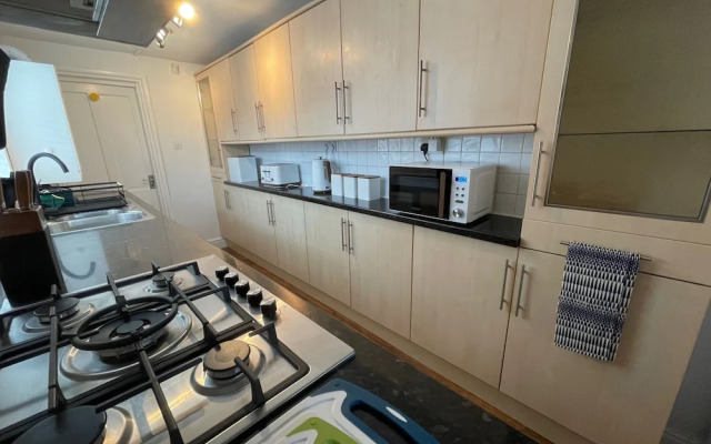 Familyfriendly - Sleeps6 - Privateparking - Garden