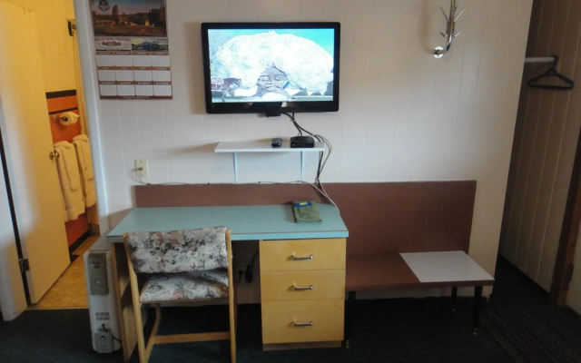 Airport Inn Motel & RV Park