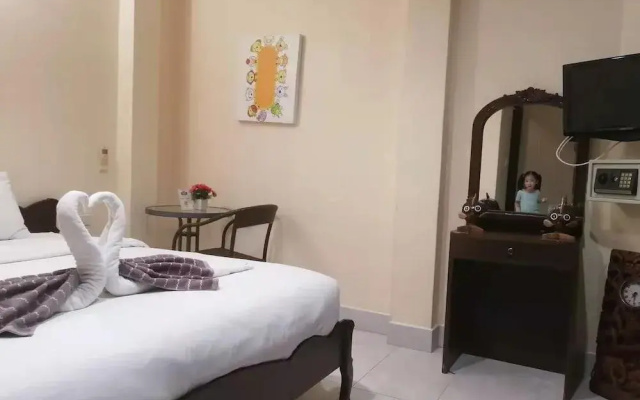 Qhkl Hotel