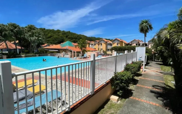 T2 spacieux, confort, piscine & plage à Sainte-Anne