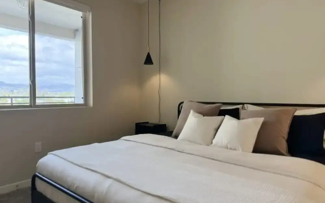 Stylish Retreat W Pool GYM Parking 10min to Cedars