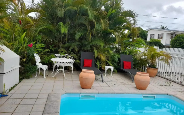 Coquet F2 Climatise Avec Piscine Au Lamentin