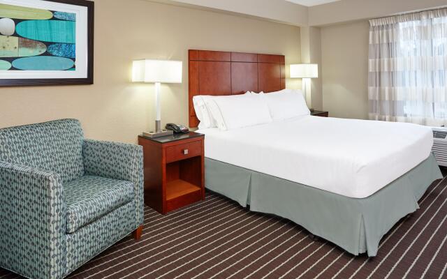 Holiday Inn Express Hampton - Coliseum Central, an IHG Hotel