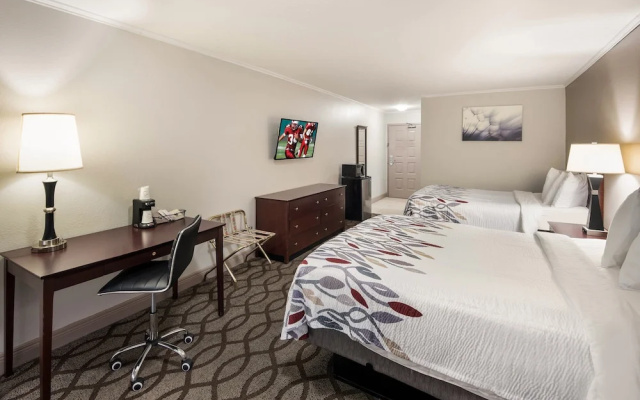 Red Roof Inn & Suites Lexington - Hamburg