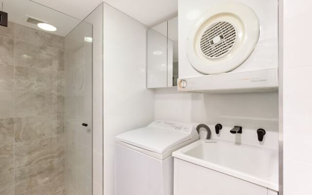 Sydney CBD Studio Apartment 1704 KNT