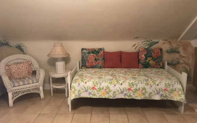 Angie's Guest Cottage