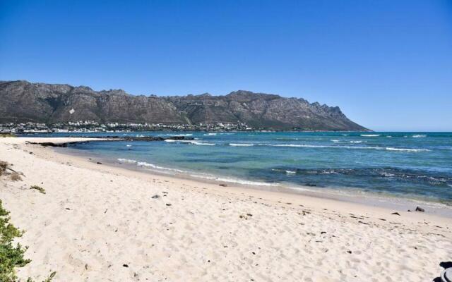 Sea and Mountain View Apartment