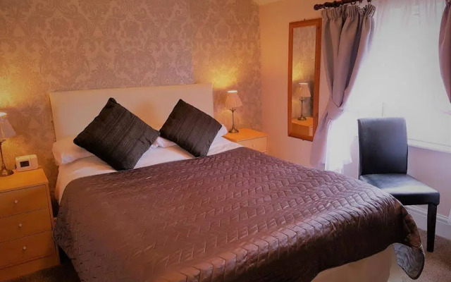 The Clovelly - Guest Accomodation