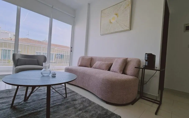 104 NIC - 102 Stay Cosmo City Suite